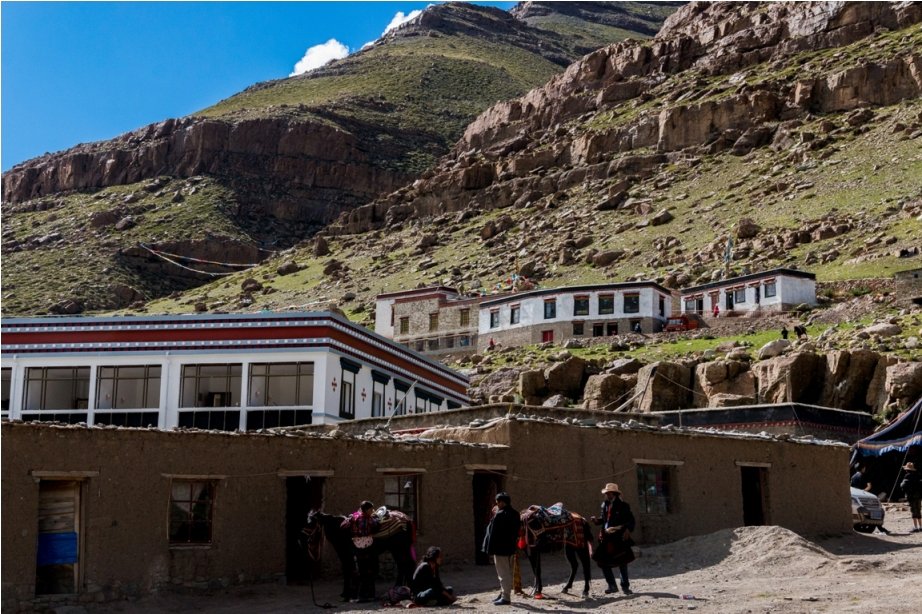 Drive Back to Saga (4550m)